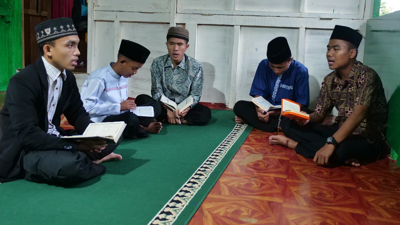 (Kegiatan Belajar Mengajar Mengaji di Pasaman Barat)