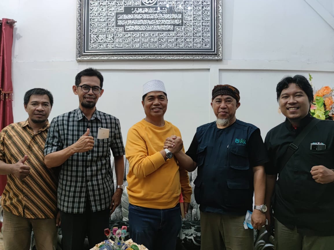 (Bupati Buton bersama Direktur Program BWA serta Partner Lapang)