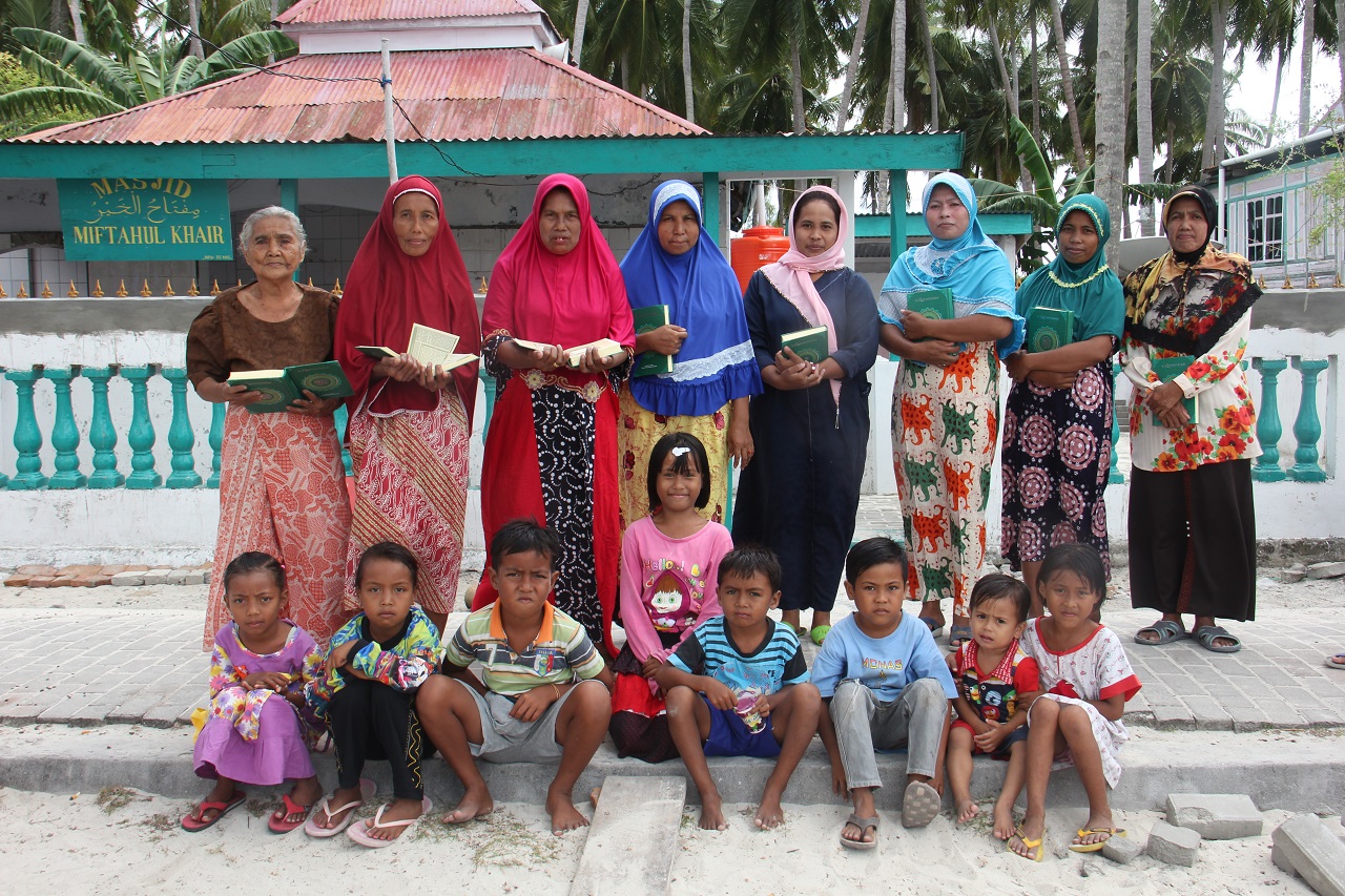 (Warga Sulawesi Selatan Membutuhkan Al-Qur'an)